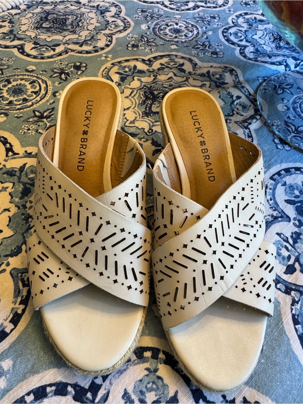 Lucky Brand Cream Laser-Cut Crossover Slide Wedge Mules Size 5.5